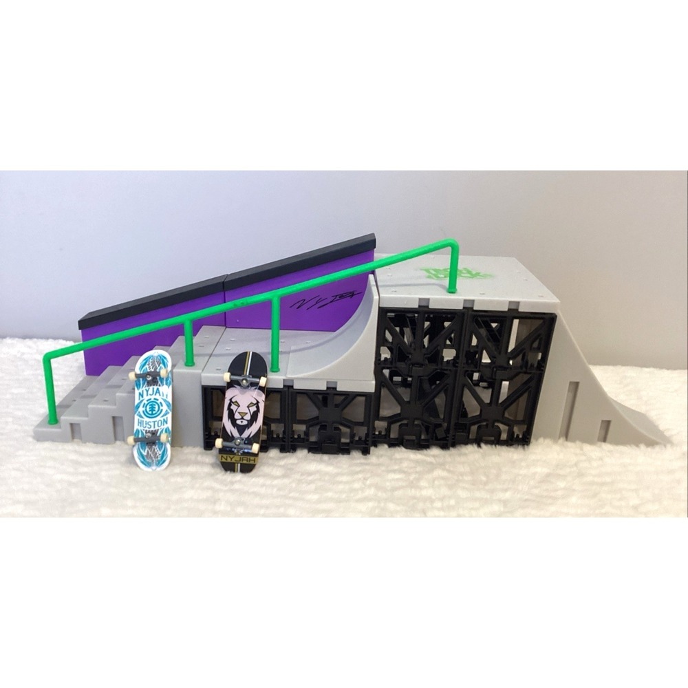 TECH DECK Nyjah Huston Skatepark Ramps Set + 2 Nyjah Tech Deck Finger Boards